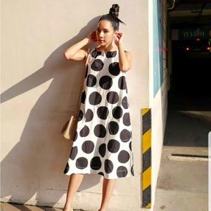 Marimekko for Uniqlo Kivet sleeveless dress in black and white size M.